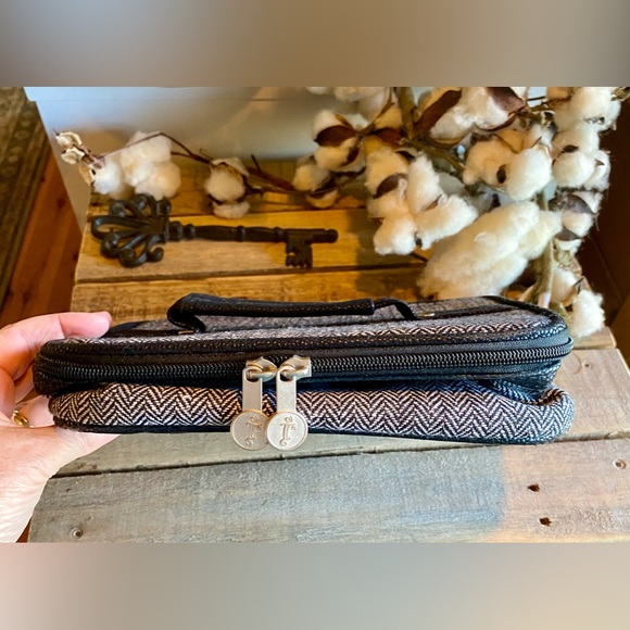 🌸Initials, Inc Train Case (J) 🌸 NWOT - Picture 8 of 11